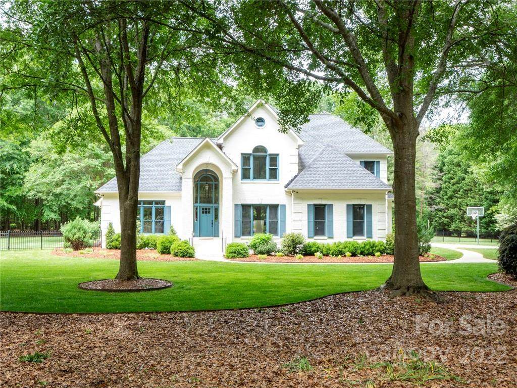 310 Deerwood Court - Photo 1