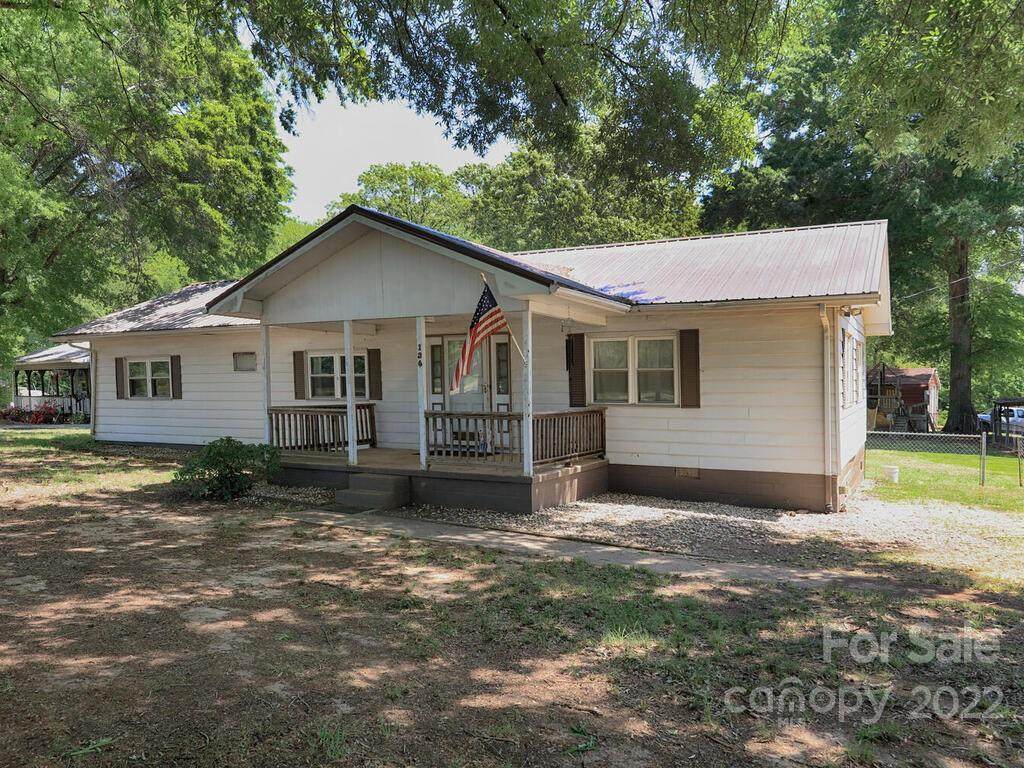 136 Mt Mourne Loop - Photo 1