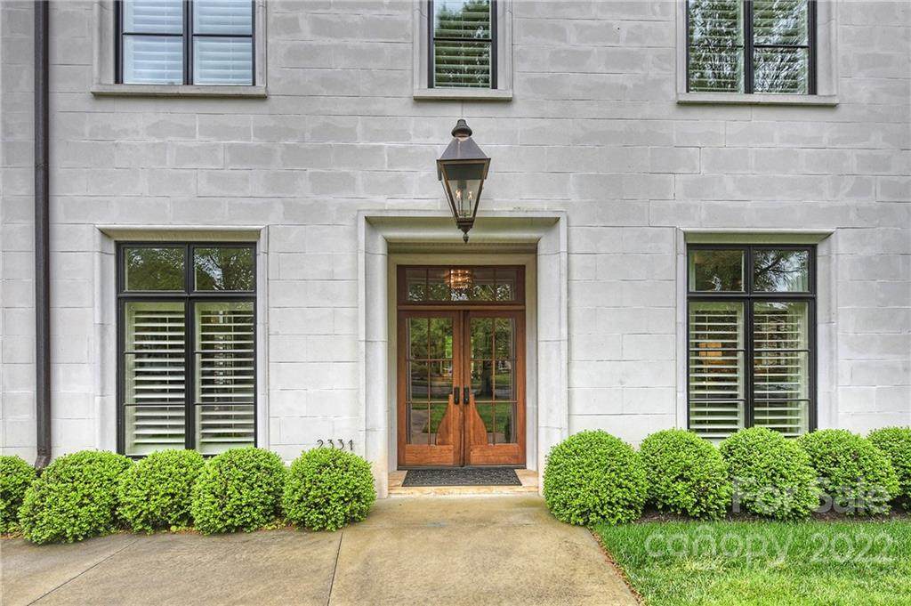 2331 Selwyn Avenue - Photo 1
