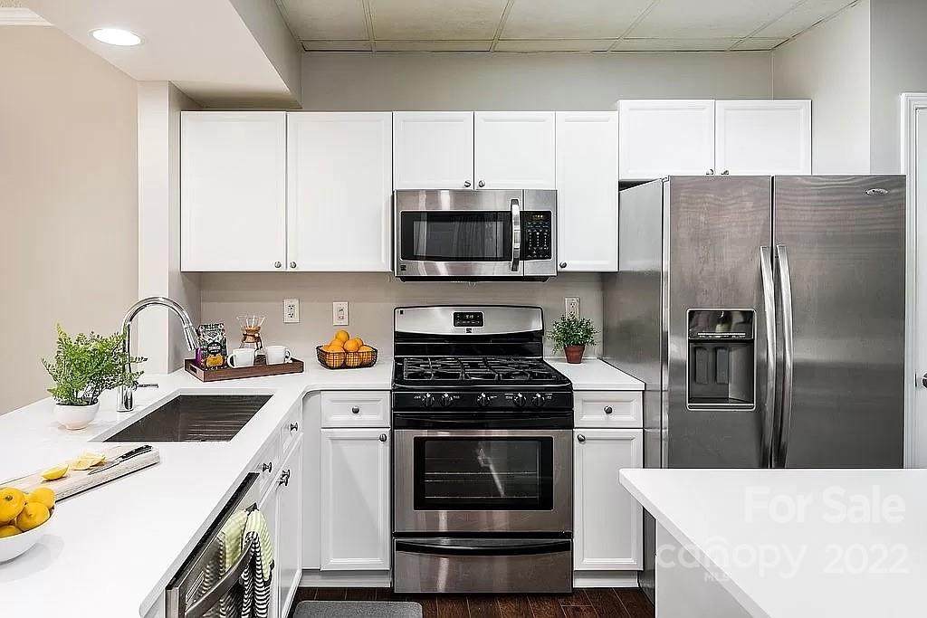 405 7th Street - Photo 1