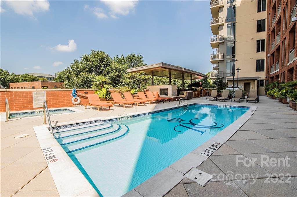 701 Royal Court - Photo 1