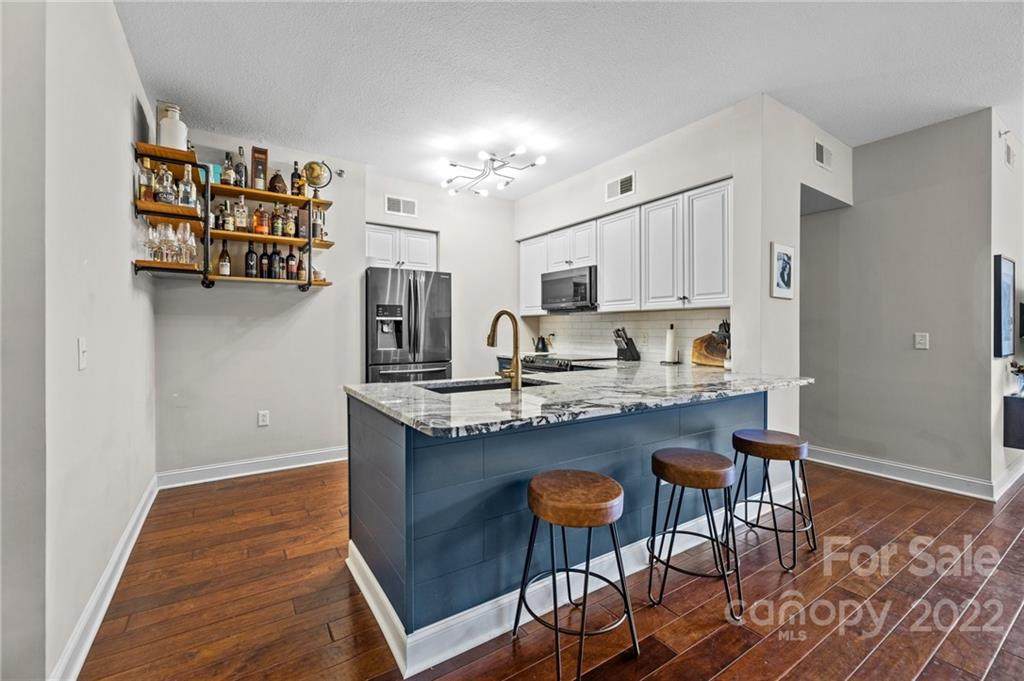 1315 East Boulevard - Photo 1