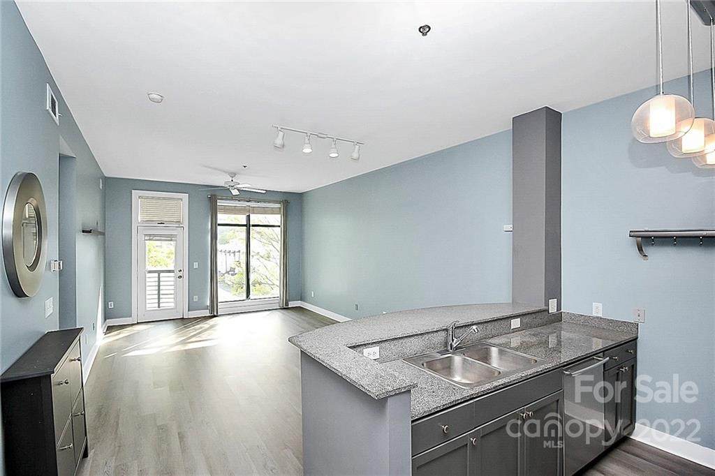 115 E Park Avenue - Photo 1
