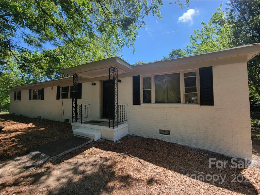 703 Woodlawn Street - Photo 1