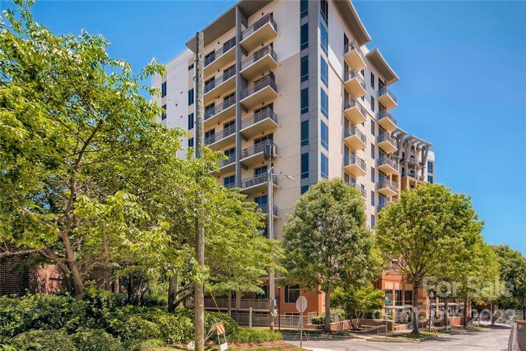 701 Royal Court - Photo 1