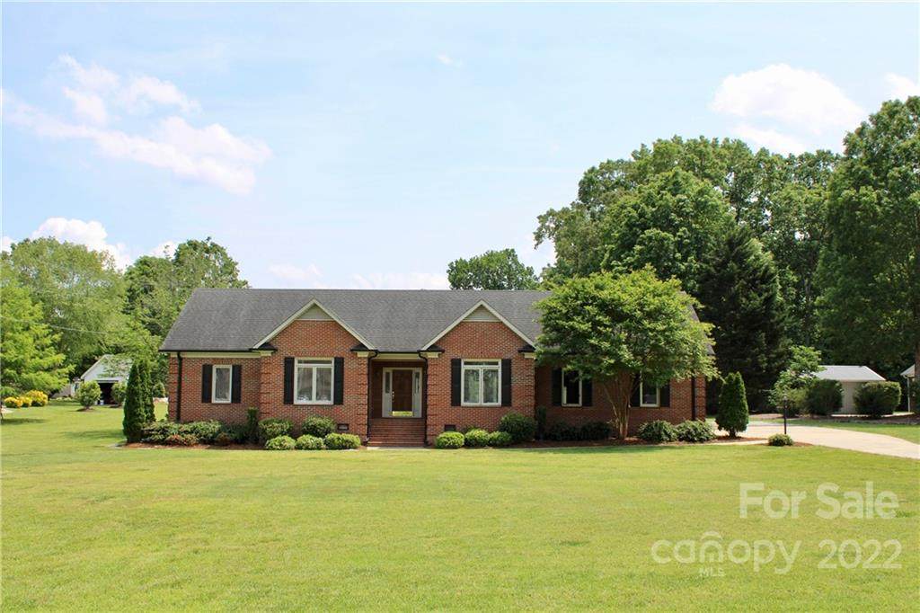 1608 Thornhill Drive - Photo 1