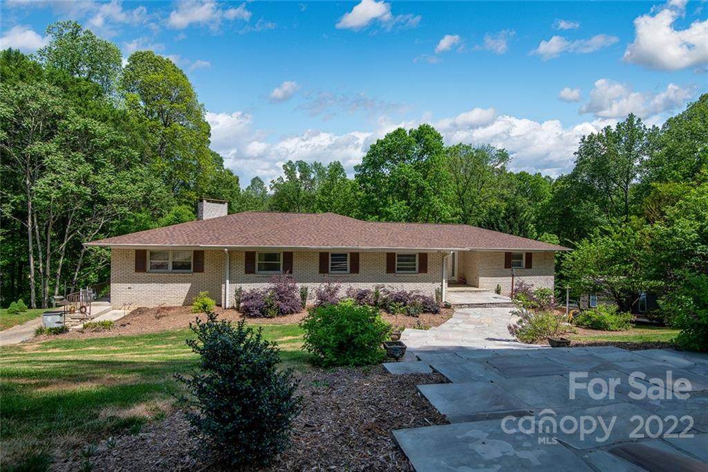 907 Cherokee Place - Photo 1