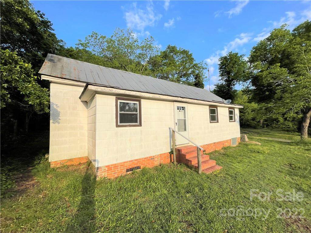 205 Mcqueen Avenue - Photo 1