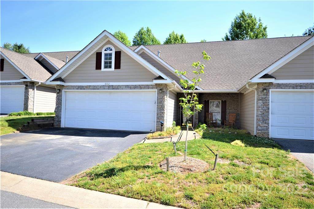 882 West Pointe Drive - Photo 1
