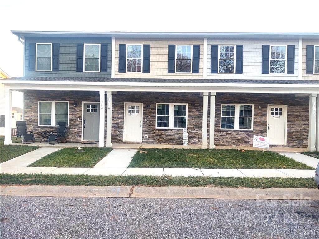 1558 Oak Leaf Drive - Photo 1