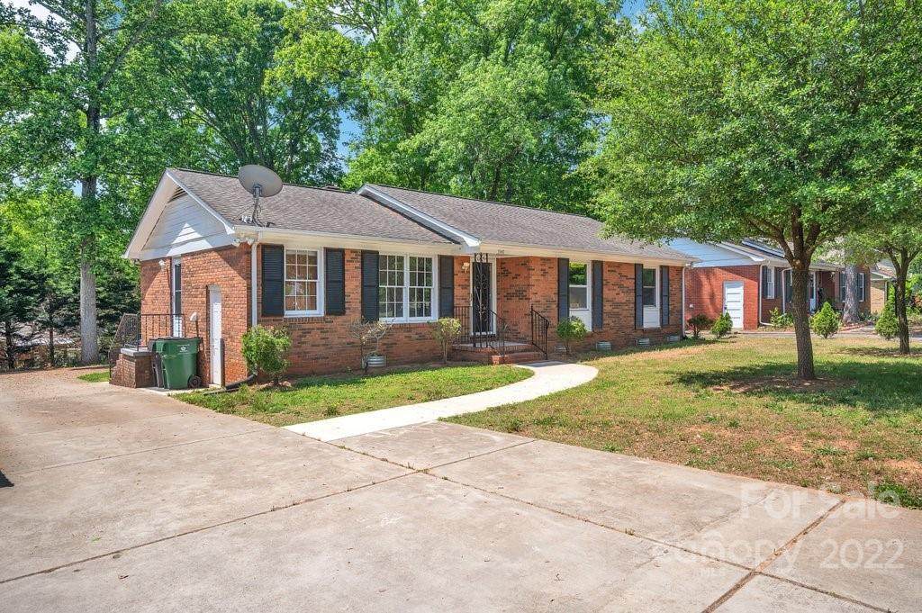 7140 Idlewild Road - Photo 1
