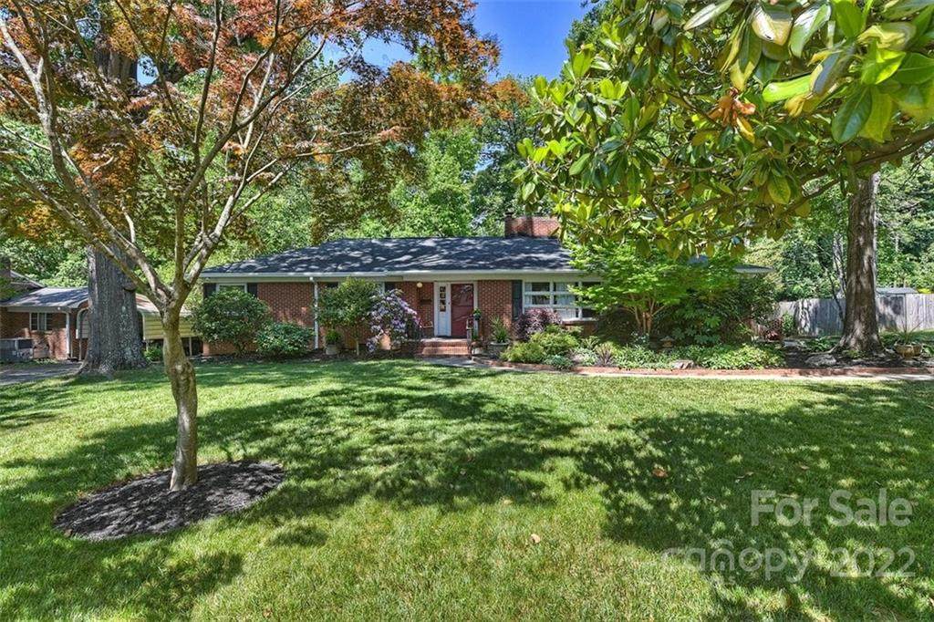 1431 Crystal Road - Photo 1