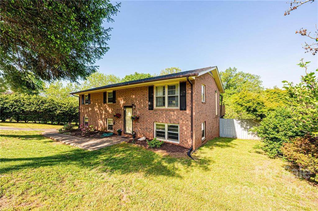 1325 Riverview Drive - Photo 1