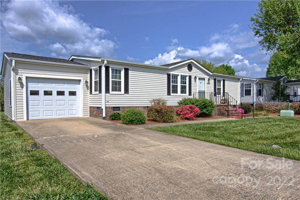 448 Sassafras Drive - Photo 1