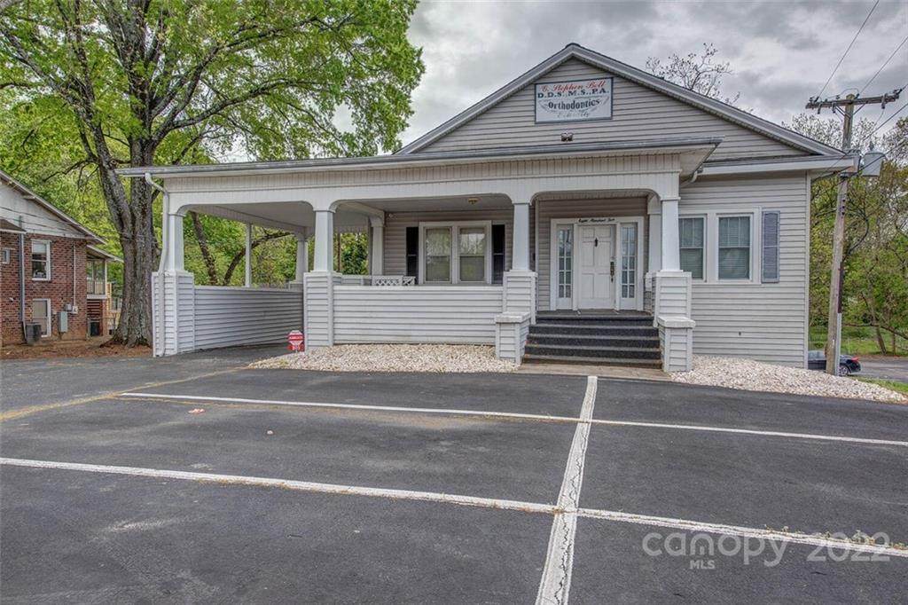 805 Warren Street - Photo 1