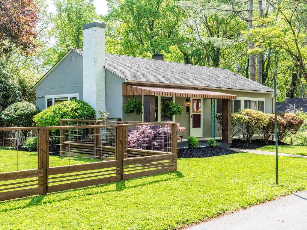 147 Lakewood Drive - Photo 1