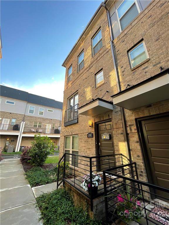 12006 Brooklyn Avenue - Photo 1