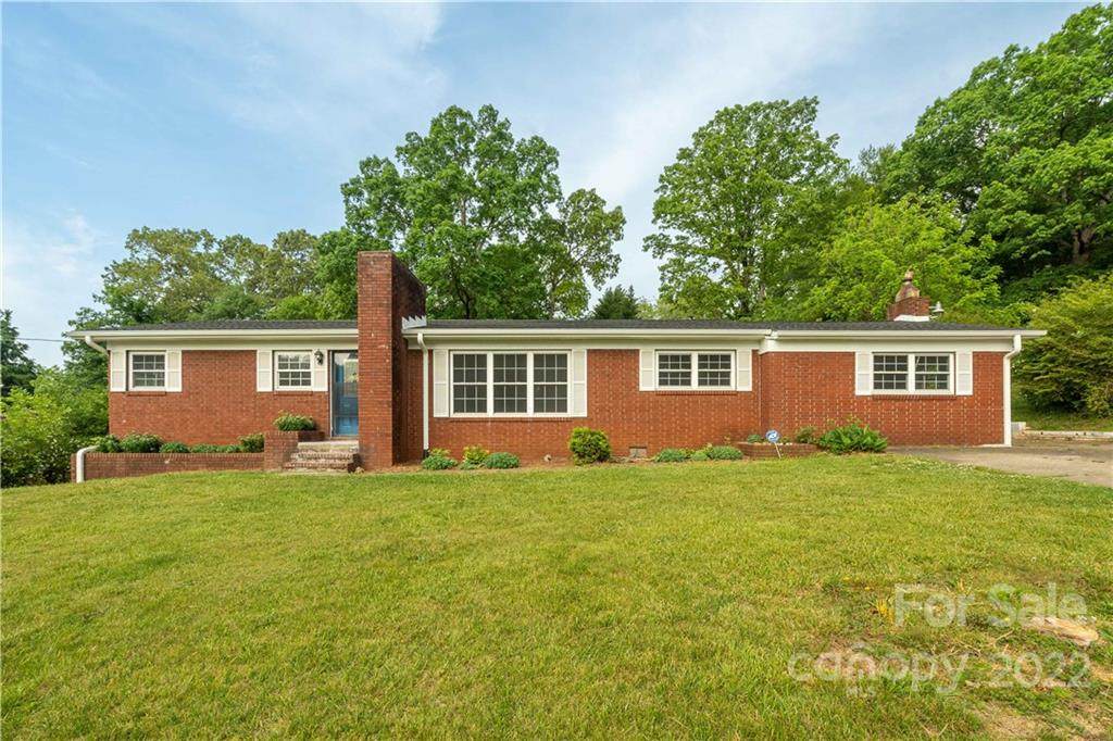 530 3rd Avenue Drive - Photo 1