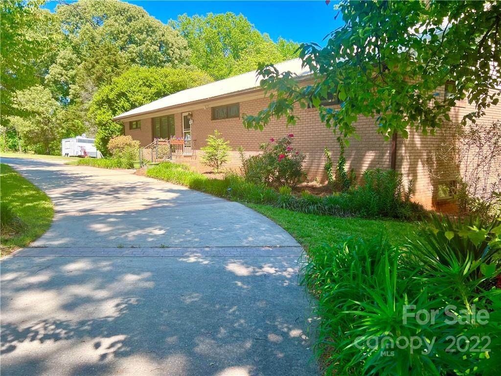 1347 Mecklenburg Highway - Photo 1