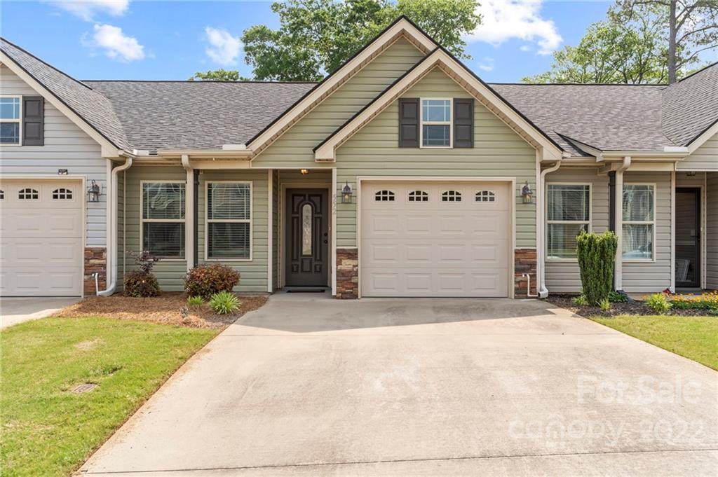 552 Wesberry Circle - Photo 1