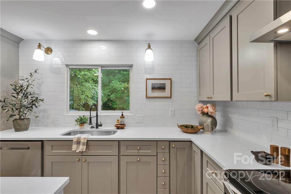 2916 Edsel Place - Photo 1