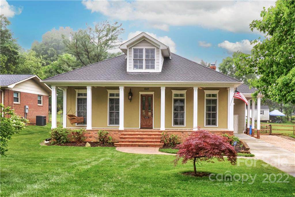 647 Mayflower Avenue - Photo 1