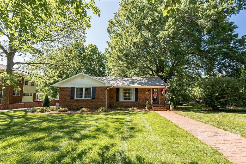 419 Davie Avenue - Photo 1