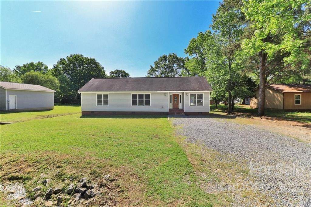 223 Lakewood Drive - Photo 1