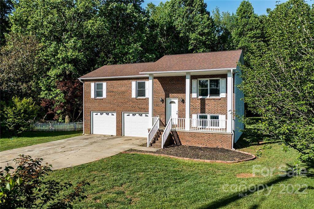 905 Southside Court - Photo 1