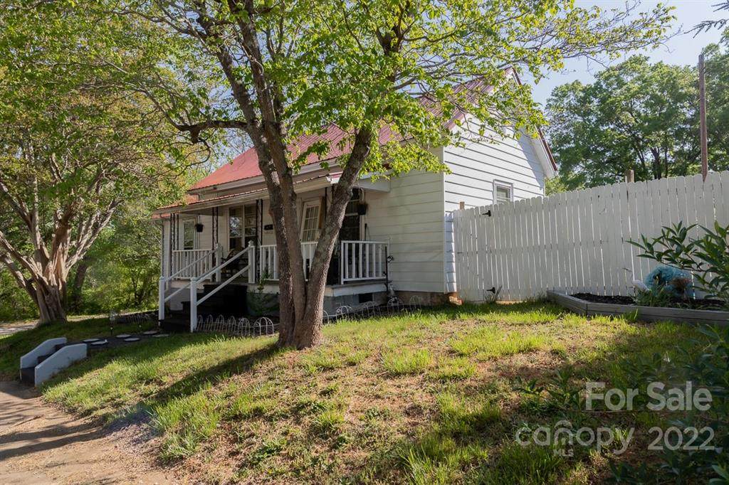 719 Main Avenue - Photo 1