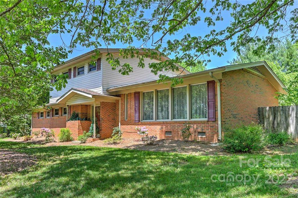 205 Summerglen Drive - Photo 1
