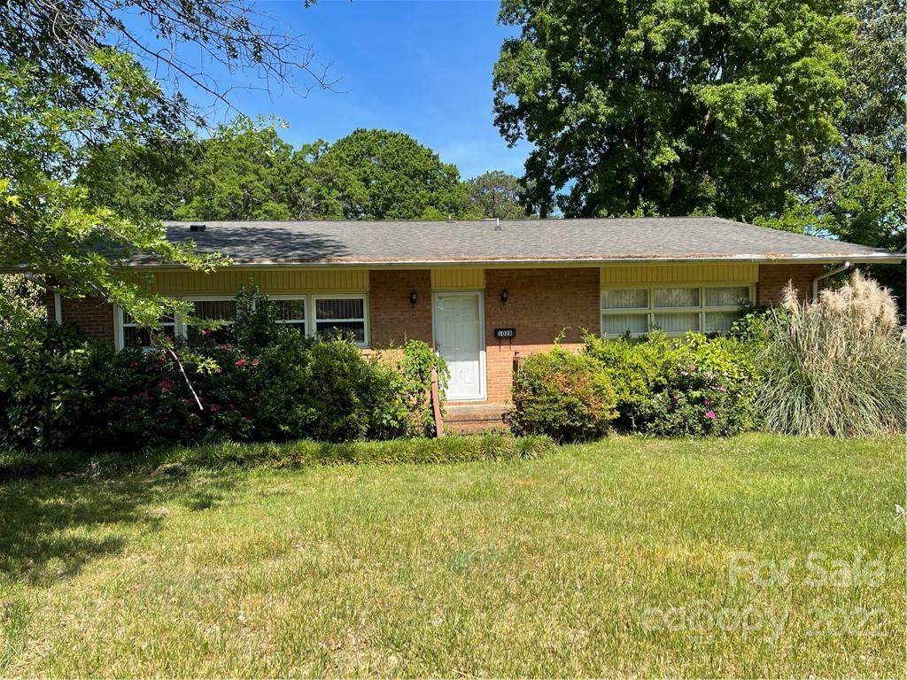 1028 White Plains Road - Photo 1