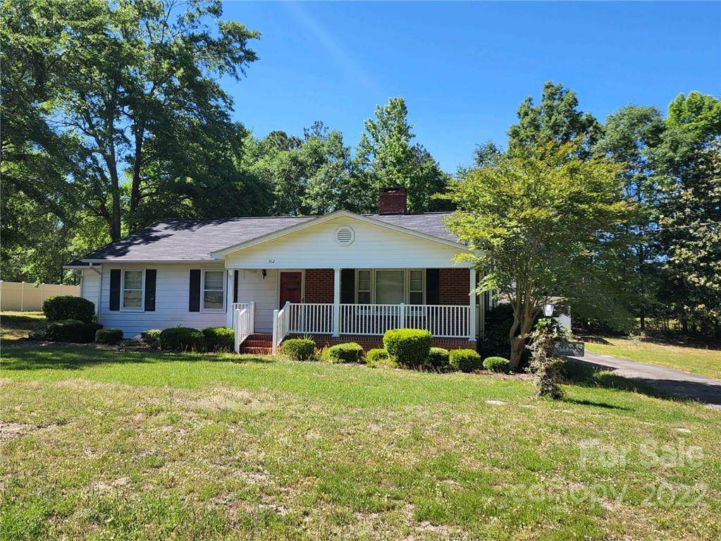 912 Sewell Street - Photo 1