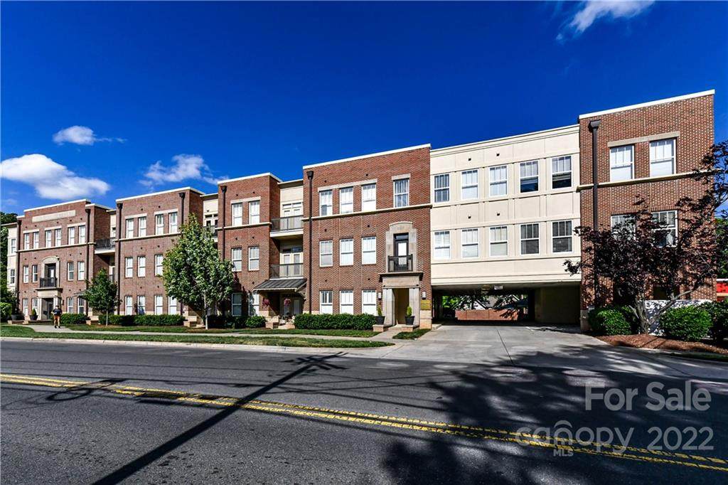 2964 Selwyn Avenue - Photo 1