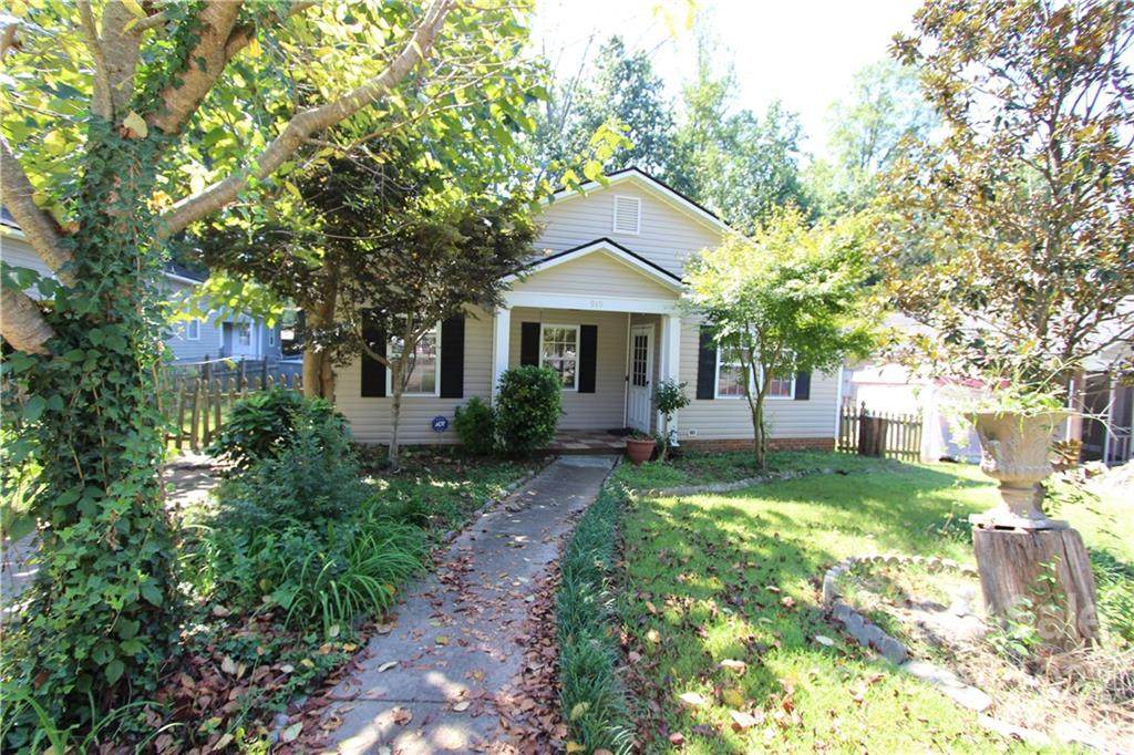 919 Wainwright Avenue - Photo 1