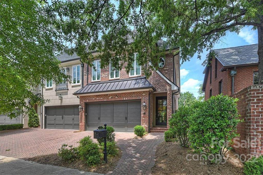 121 Huntley Place - Photo 1