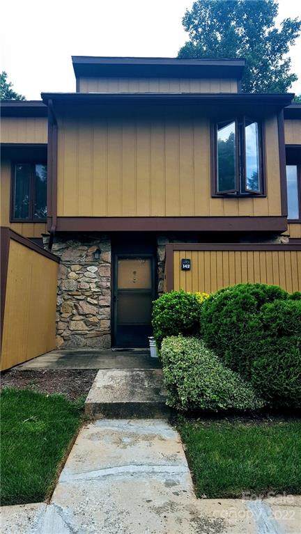 142 Colony Drive - Photo 1