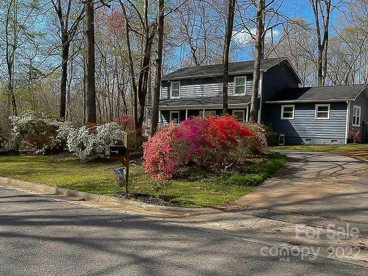 427 17th Avenue Drive - Photo 1