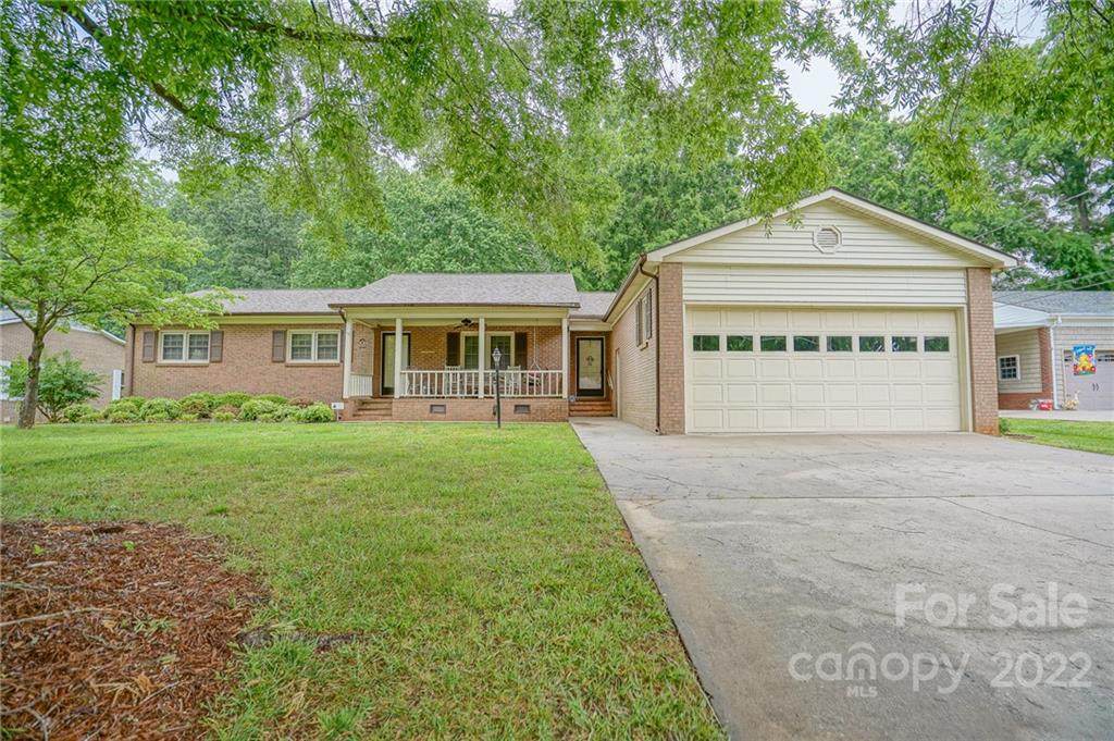 618 Lake Drive - Photo 1