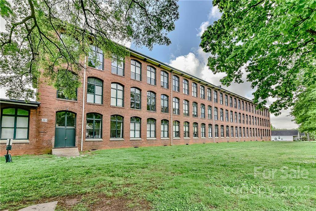 201 Hoskins Road - Photo 1