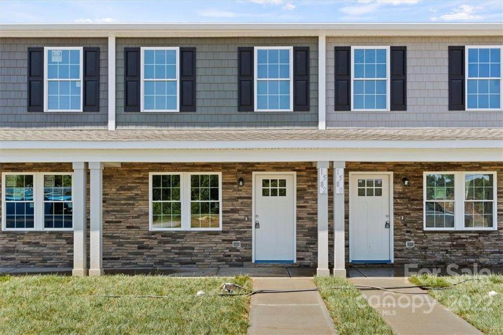 1582 Oak Leaf Drive - Photo 1