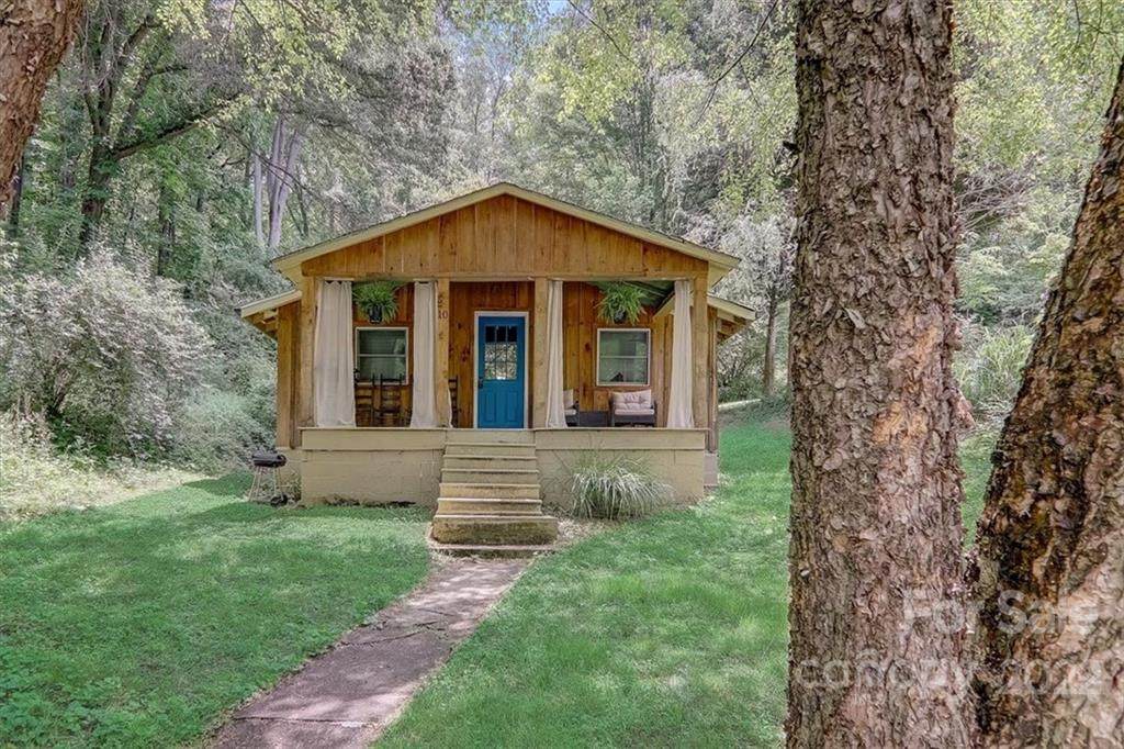 10 Clarendon Avenue - Photo 1