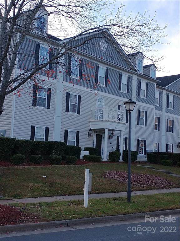 958 Plaza Walk Drive - Photo 1