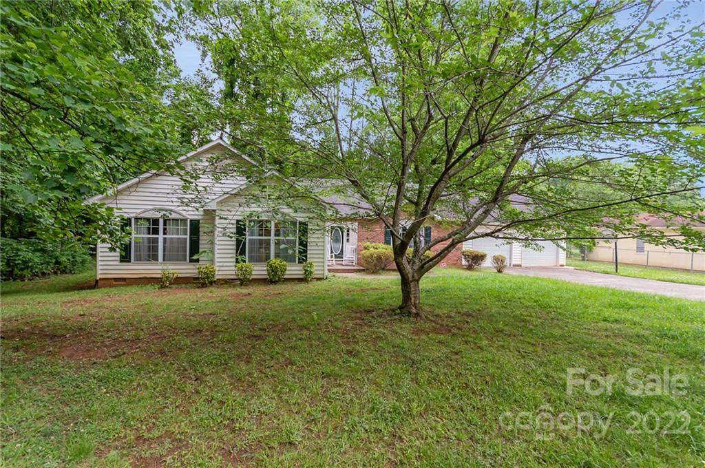 110 Julie Court - Photo 1