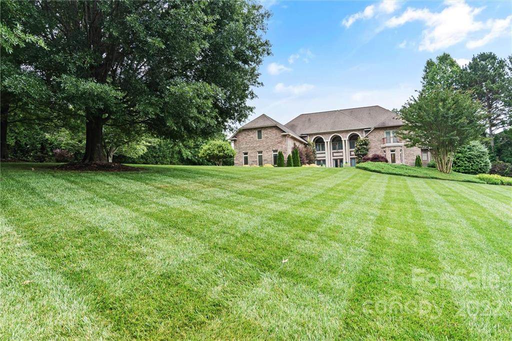 143 Lakemont Drive - Photo 1