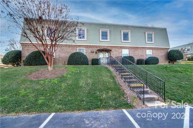 2610 Park Road - Photo 1