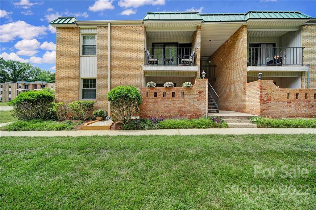 4743 Hedgemore Drive - Photo 1