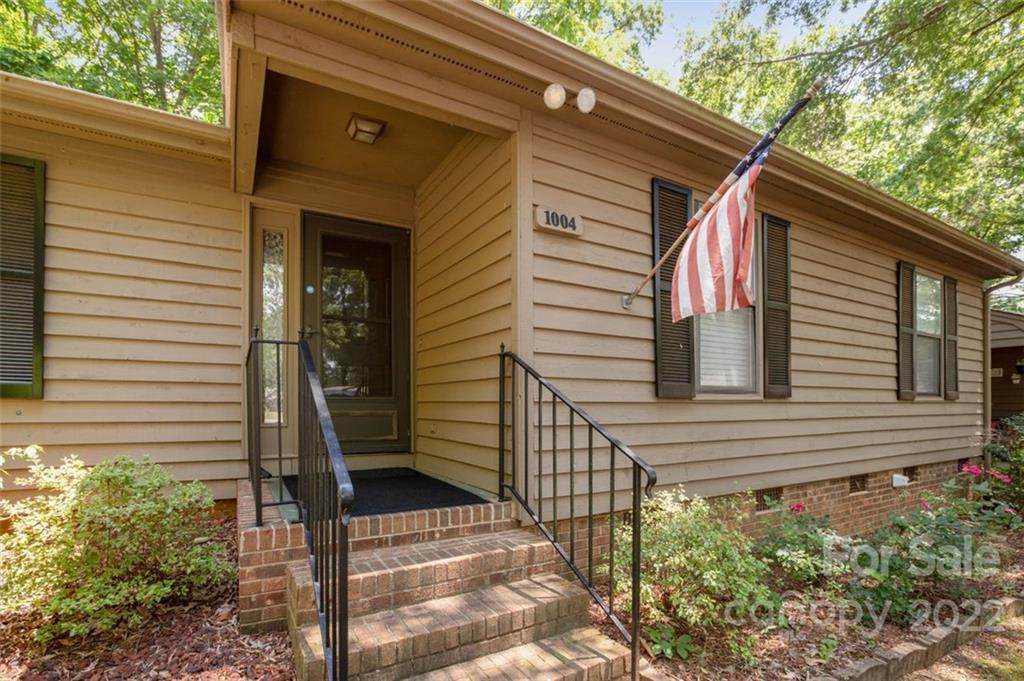 1004 Cranberry Circle - Photo 1