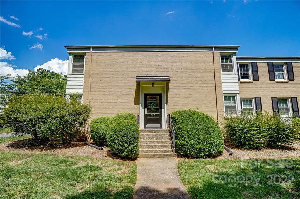 328 Wakefield Drive - Photo 1