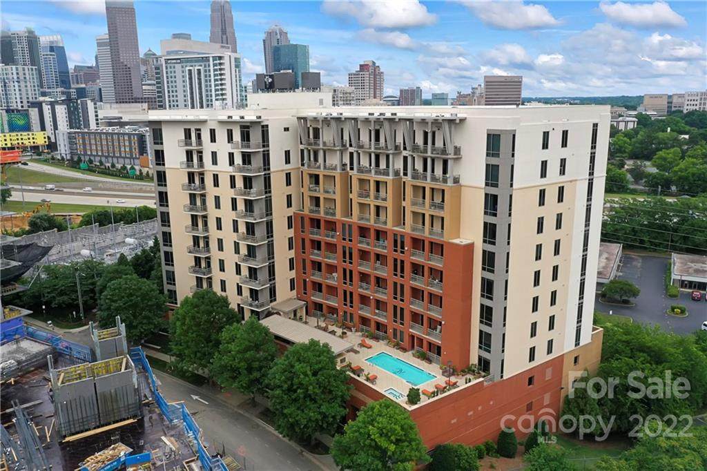 701 Royal Court - Photo 1